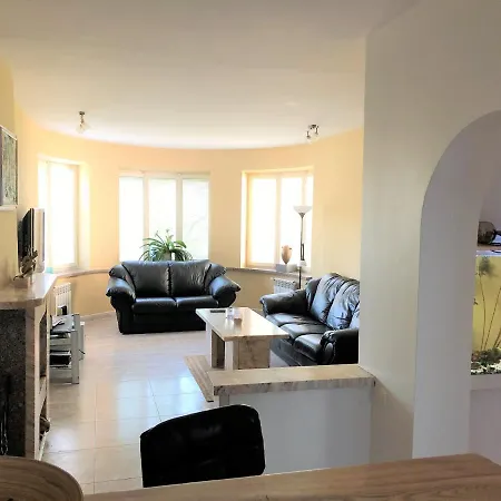 1-bedroom Apartment-rooftop Jakuzzi-hot Tub, Bbq & Sauna In A Forest By The كلابيدا