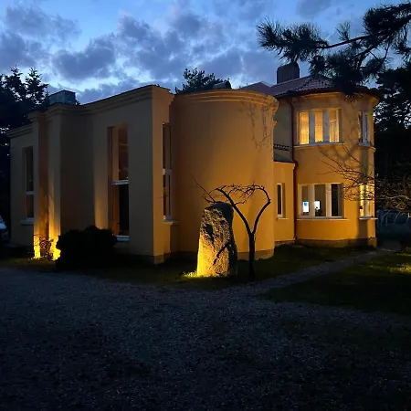 1-bedroom Apartment-rooftop Jakuzzi-hot Tub, Bbq & Sauna In A Forest By The *