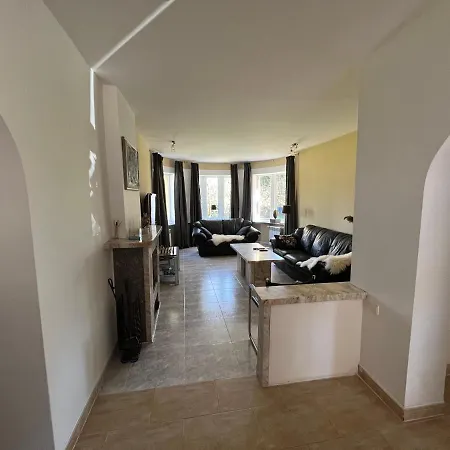 1-bedroom Apartment-rooftop Jakuzzi-hot Tub, Bbq & Sauna In A Forest By The شقة
