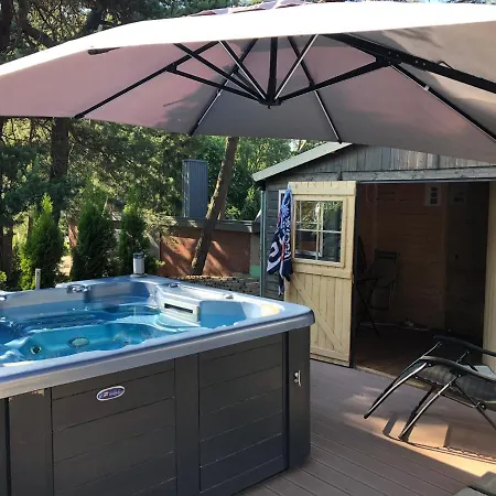 1-bedroom Apartment-rooftop Jakuzzi-hot Tub, Bbq & Sauna In A Forest By The *
