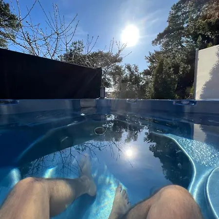 1-bedroom Apartment-rooftop Jakuzzi-hot Tub, Bbq & Sauna In A Forest By The